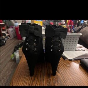 Guess booties size 10